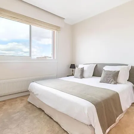 Penthouse Trocadero Apartment *